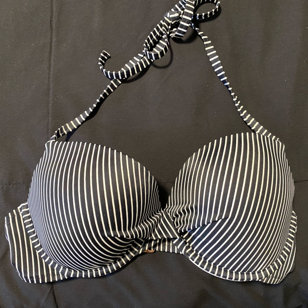 Shade & Shore - Black and White Swim Top - 36D